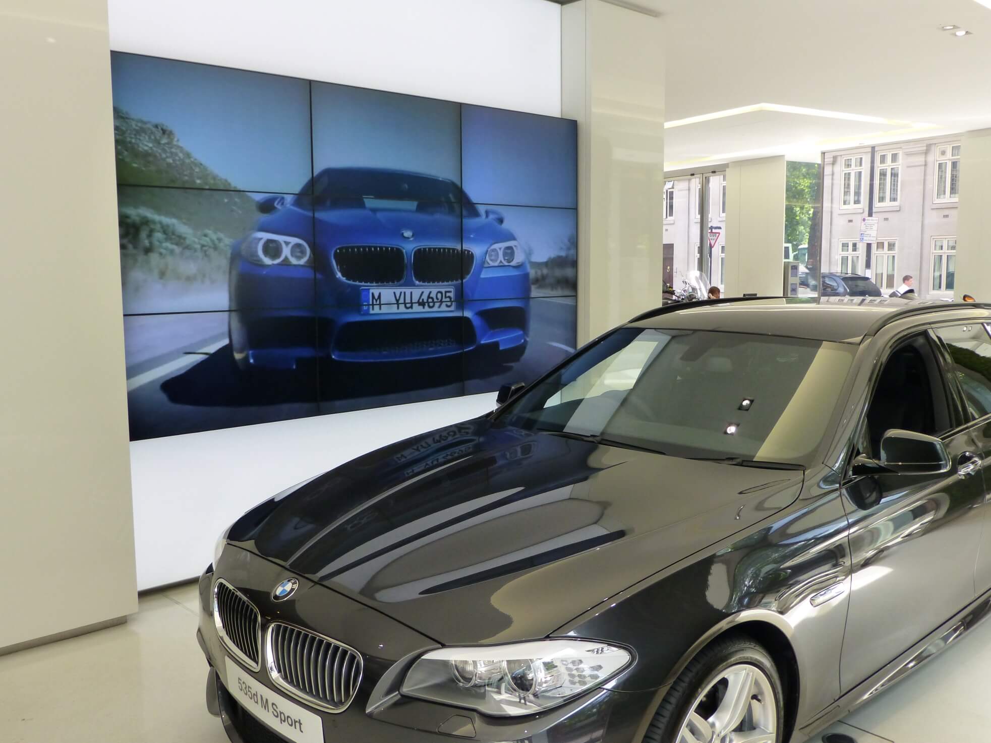 BMW-video-walls-by-Aprios-AV