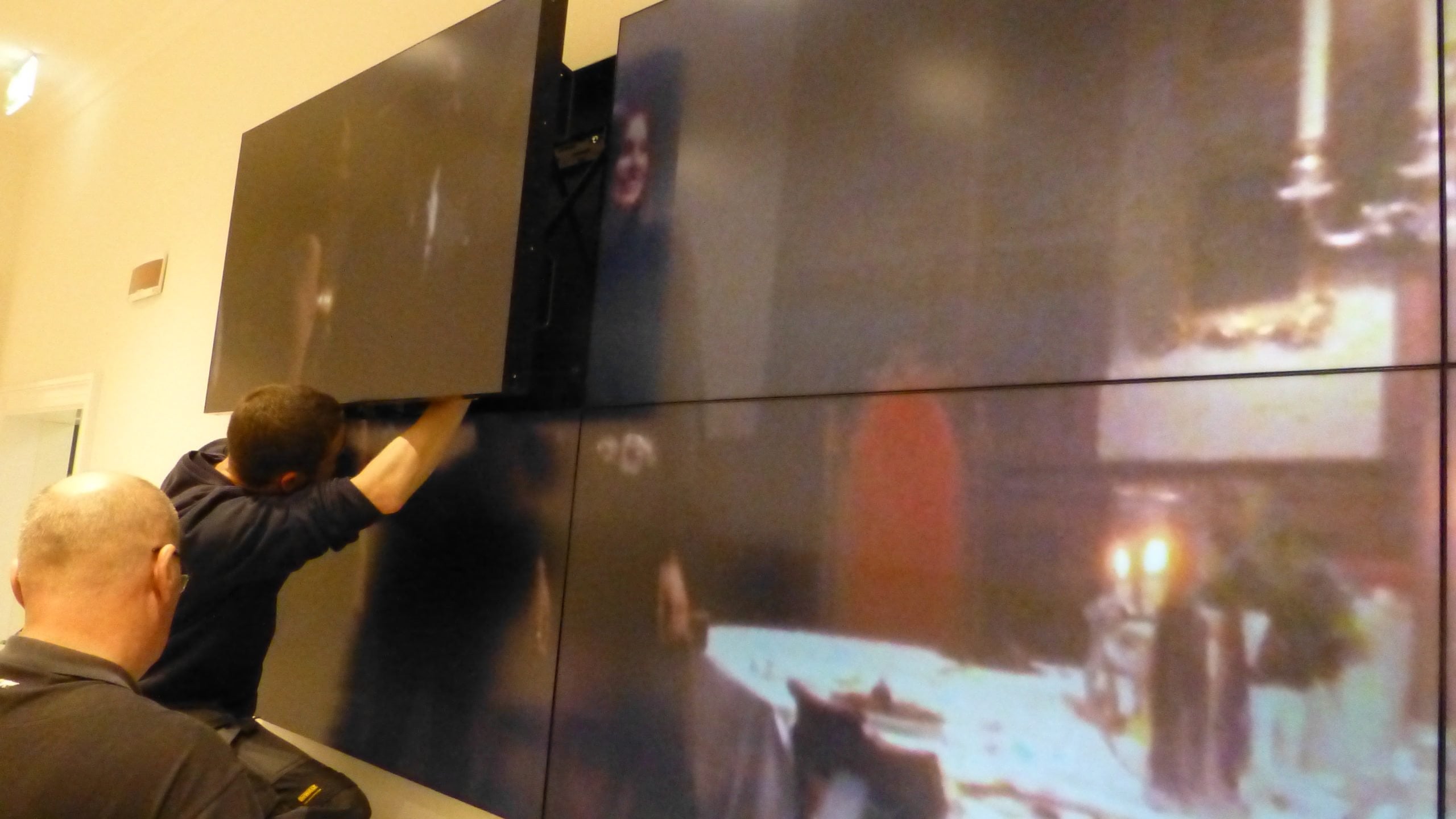 Video wall maintenance - Aprios AV
